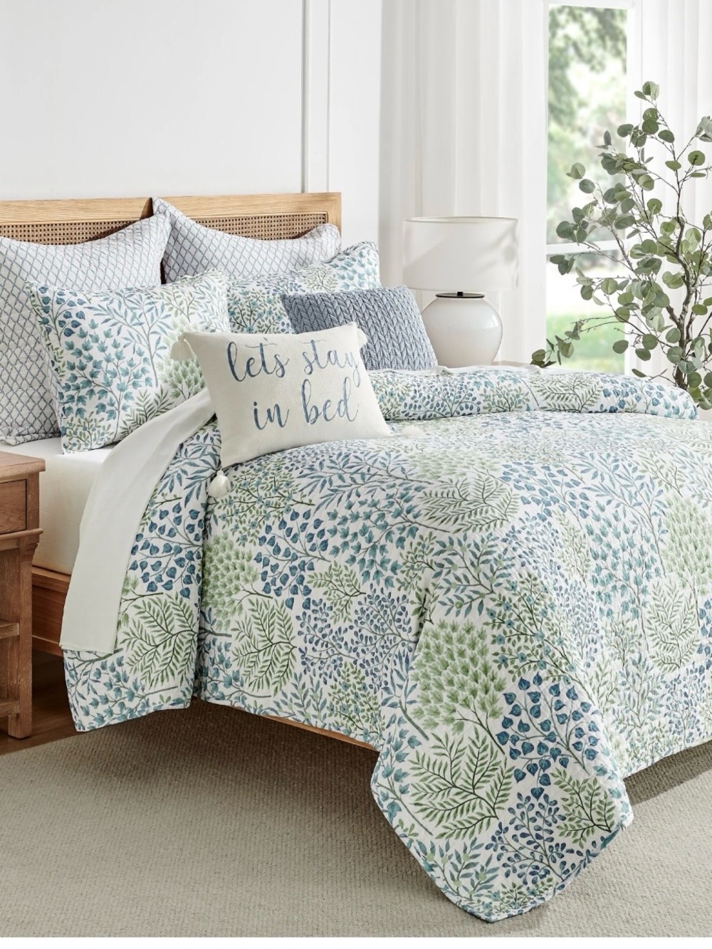 Levtex Blue and Green Botanical Quilt 2 pcs. Set. 🩵🤍💚 reversible pattern TWIN.